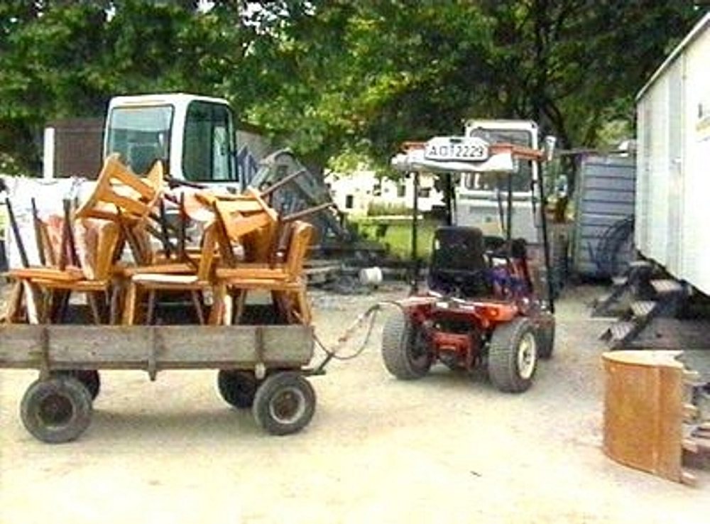 Einzug ins neue Heim, die Stühle kommen